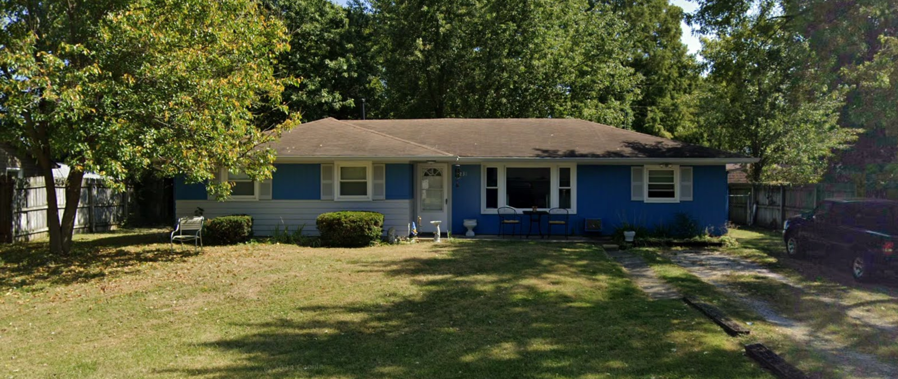 Blue ranch home before roof replacement